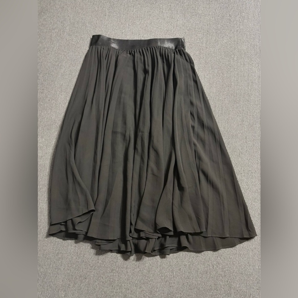 Express XS black pleated Midi skirt with elastic waist